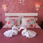 George's Place 3*