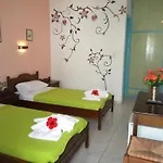 George's Place 3* إيوس خورا