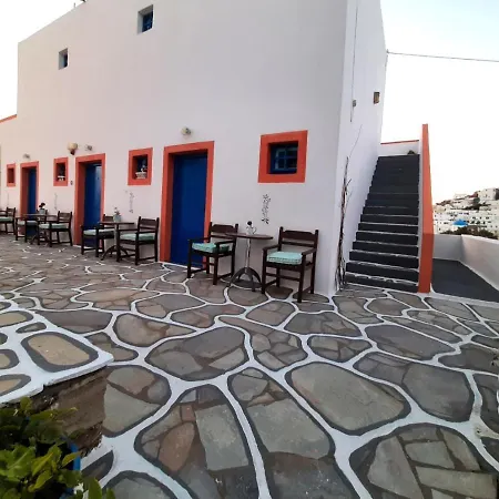 George's Place إيوس خورا