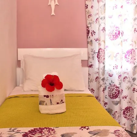 George's Place 3*