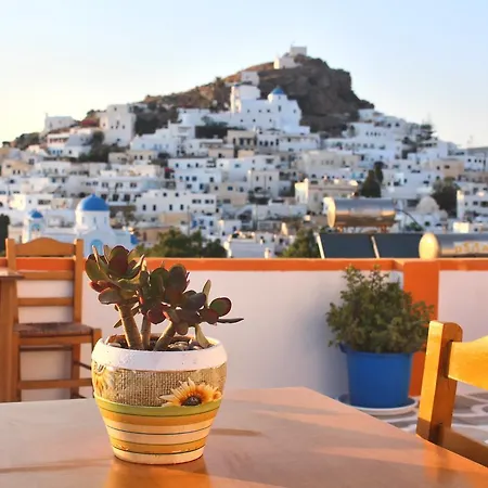 George's Place إيوس خورا