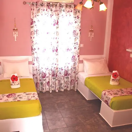 George's Place 3*