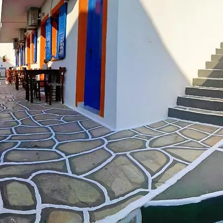 George's Place إيوس خورا