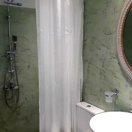بيت ضيافة George's Place إيوس خورا