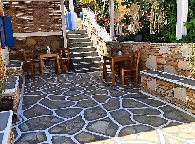 George's Place בית הארחה 3*