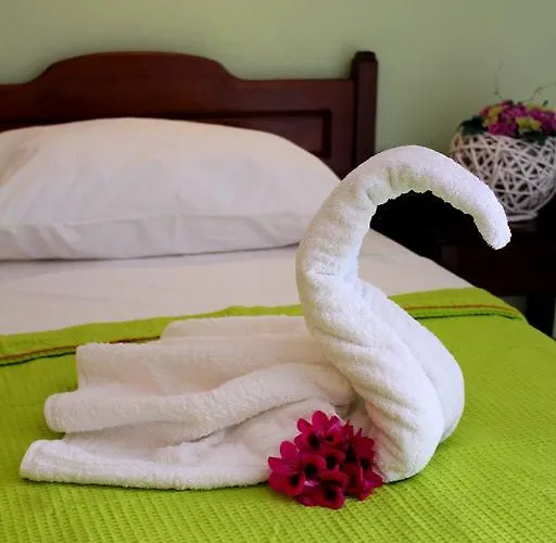 George's Place בית הארחה 3*